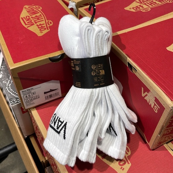 Vans Socks 3 pairs set CREW VANS.
"OFF THE WALL" White/Black
NWT - Picture 3 of 16